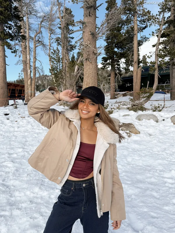 Bianca Bustamante photo 15 of 499