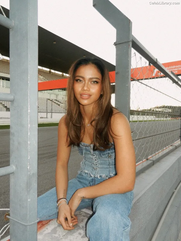 Bianca Bustamante photo 16 of 499