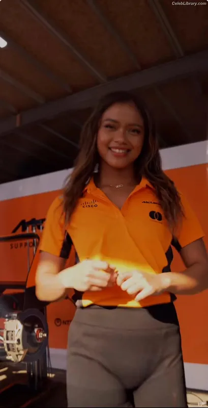 Bianca Bustamante photo 16 of 499