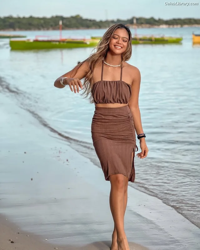 Bianca Bustamante photo 22 of 499