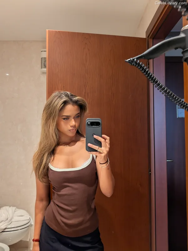 Bianca Bustamante photo 6 of 499