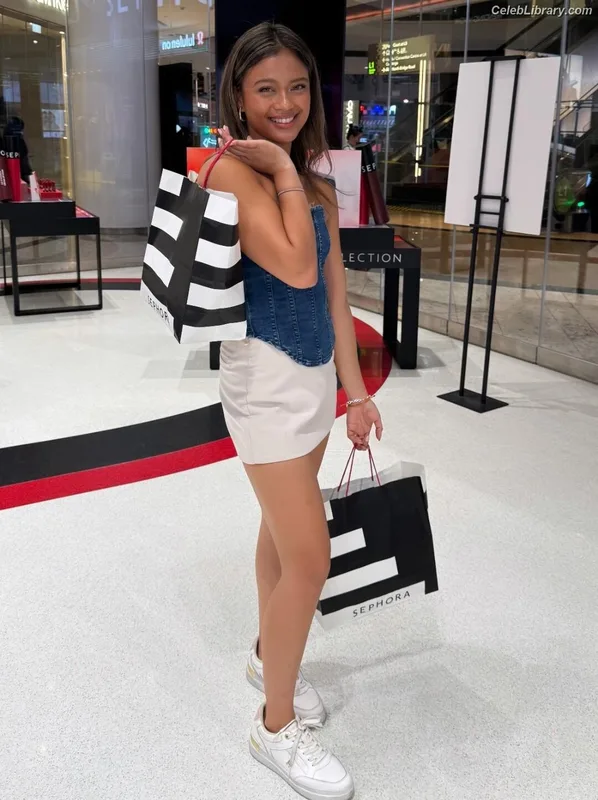 Bianca Bustamante photo 18 of 499