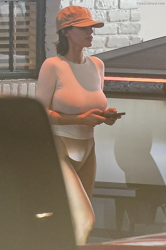 Bianca Censori photo 1 of 1410