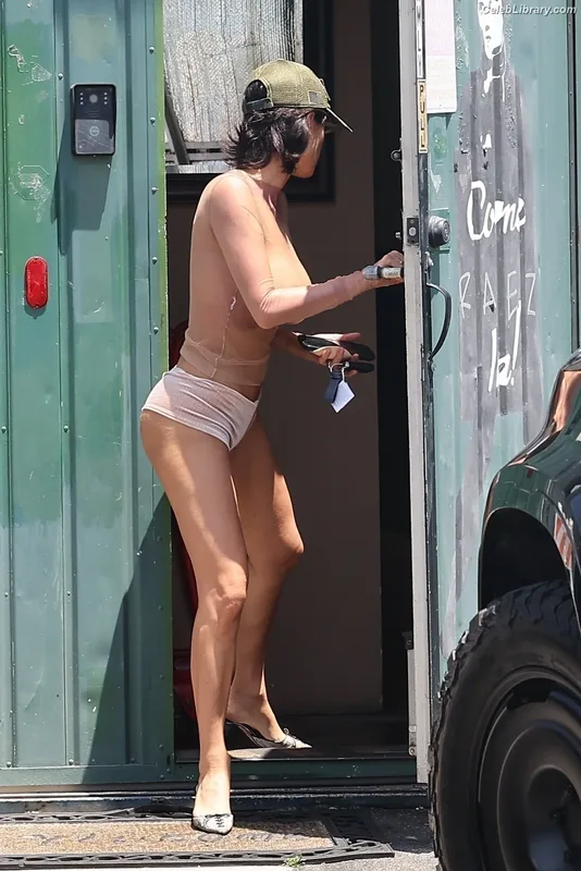 Bianca Censori photo 22 of 1410