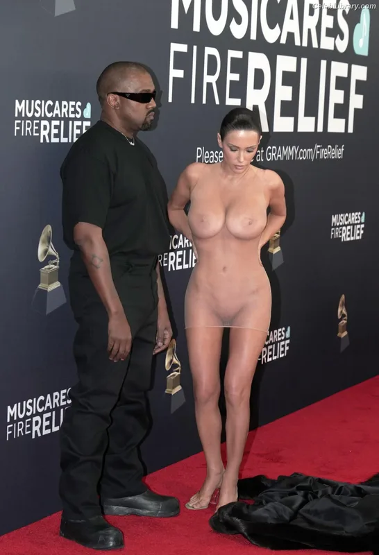 Bianca Censori photo 1 of 1410