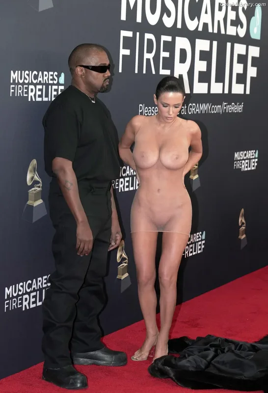 Bianca Censori photo 2 of 1410