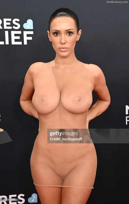Bianca Censori photo 12 of 1410