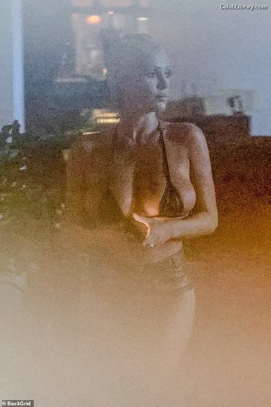 Bianca Censori photo 14 of 1410