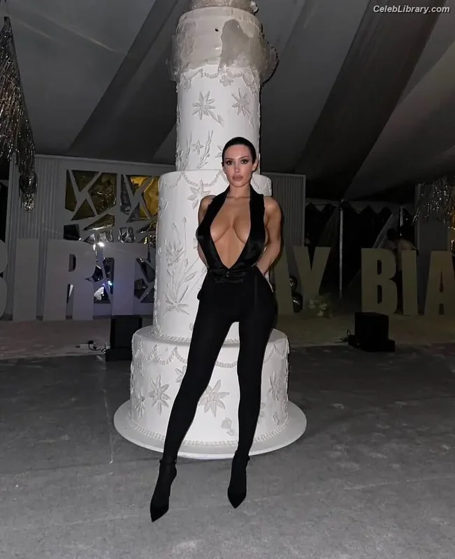Bianca Censori photo 4 of 1410