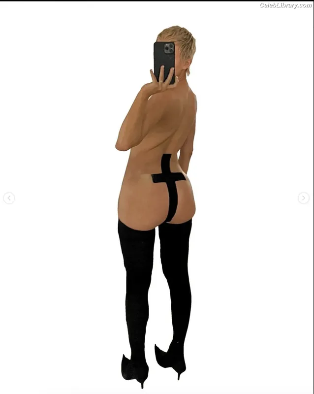 Bianca Censori photo 22 of 1410