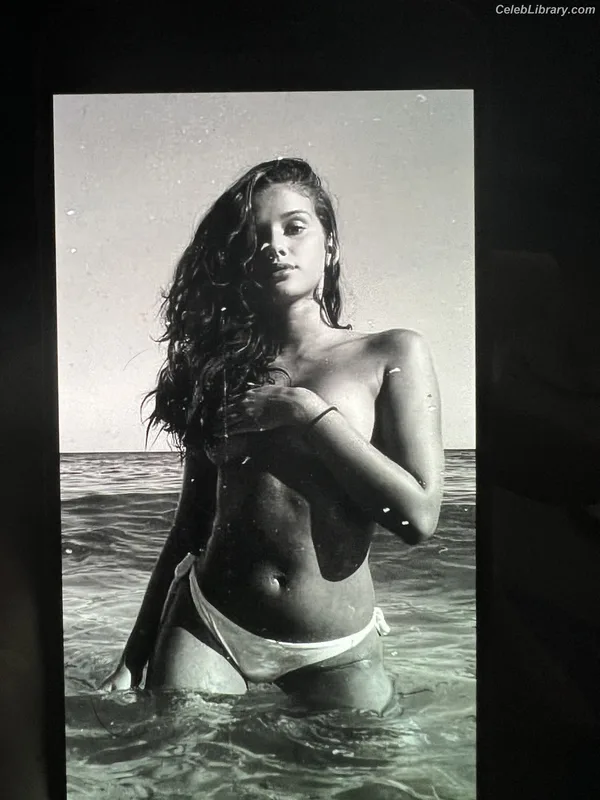 Bianca Costa photo 24 of 30