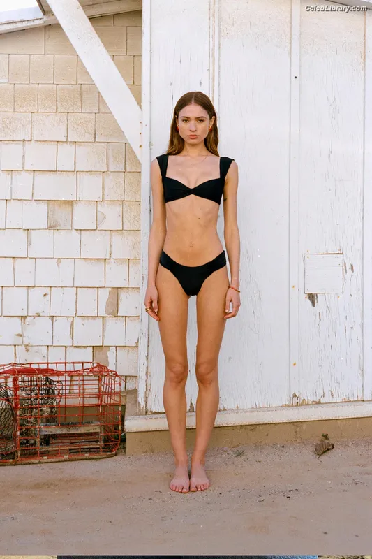 Bianca Finch photo 11 of 425