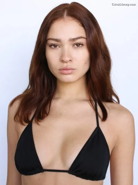 Bianca Finch photo 7 of 425