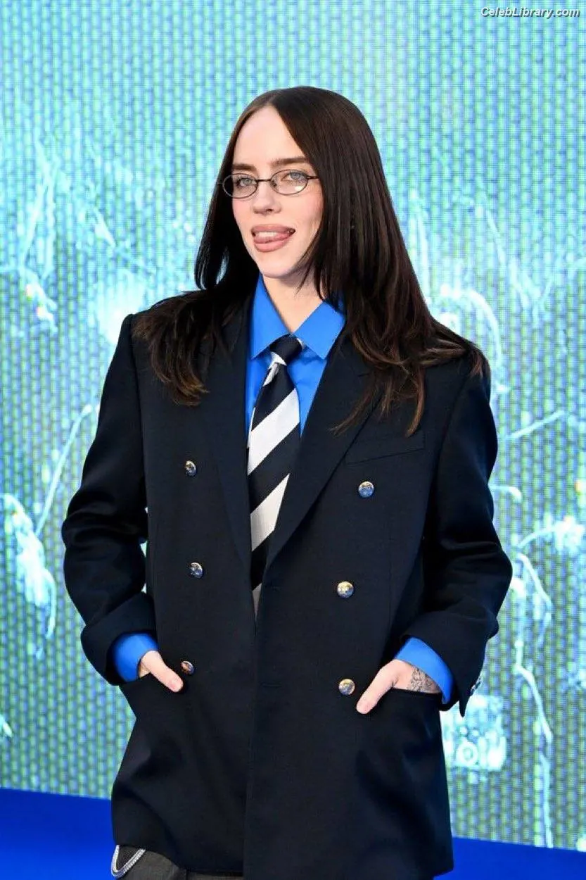 Billie Eilish photo 1 of 1845