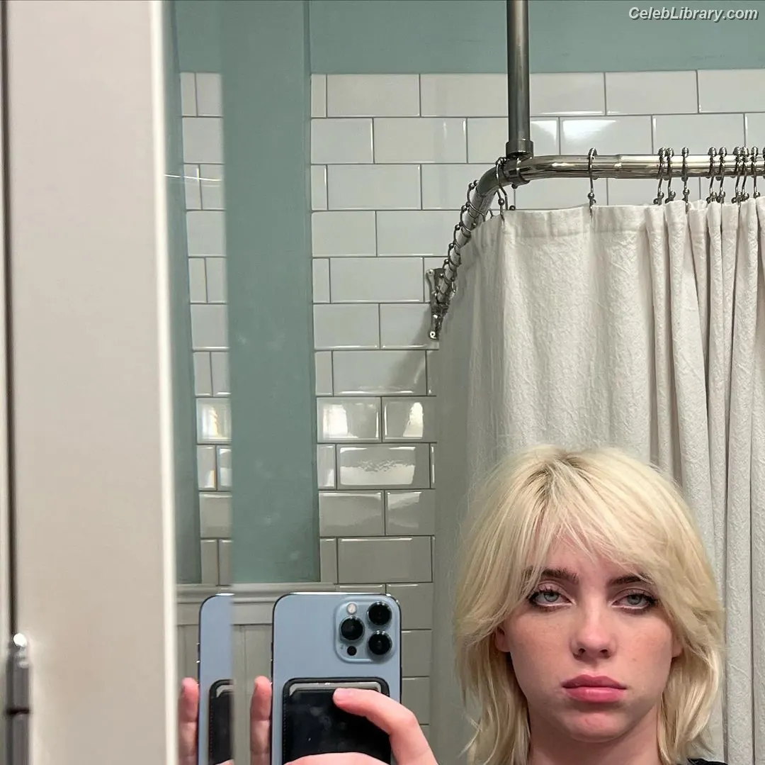 Billie Eilish photo 1 of 1845