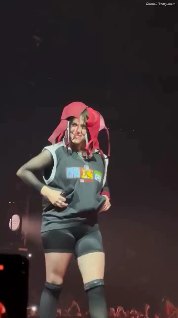 Billie Eilish photo 7 of 1845