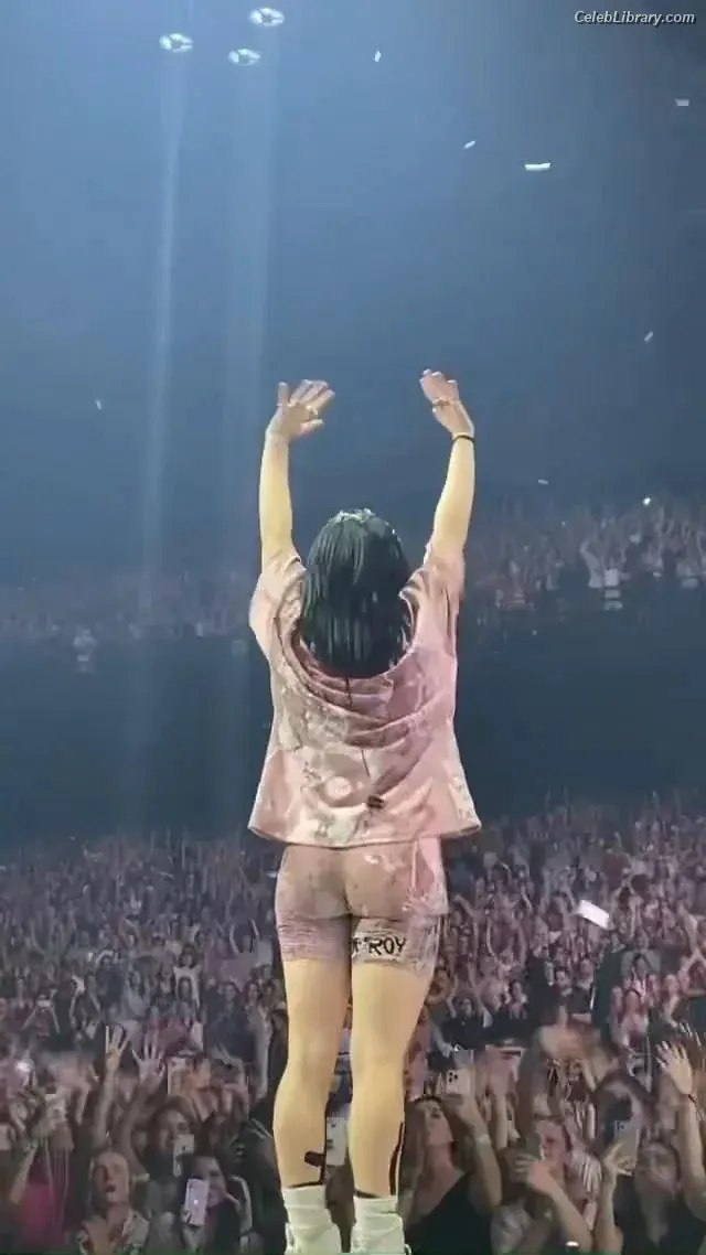 Billie Eilish photo 8 of 1845