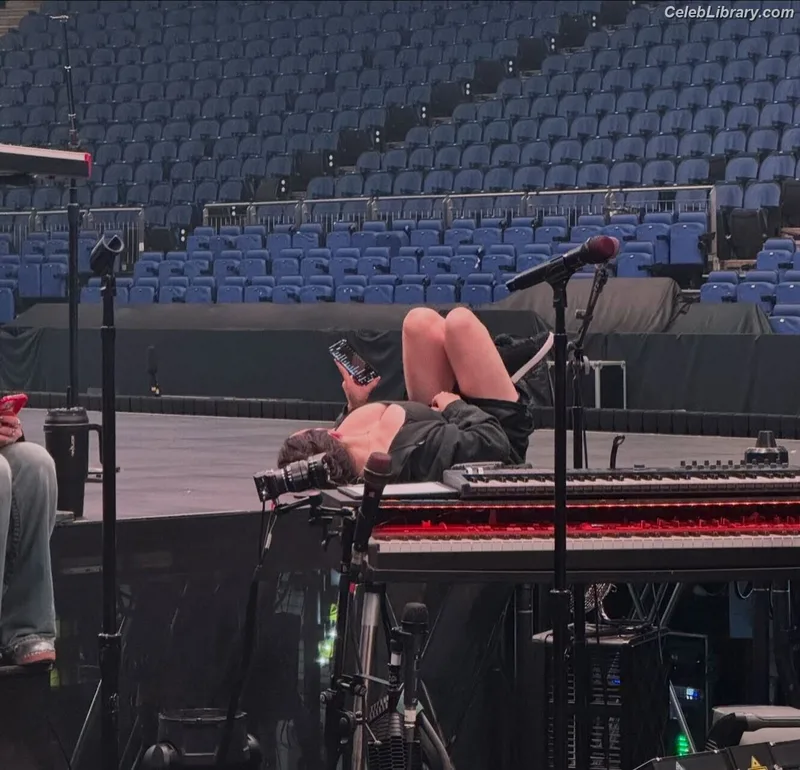 Billie Eilish photo 17 of 1846