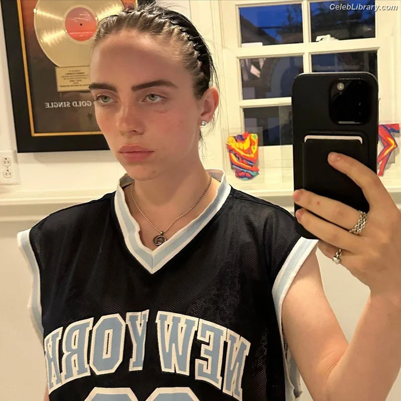 Billie Eilish photo 4 of 1846