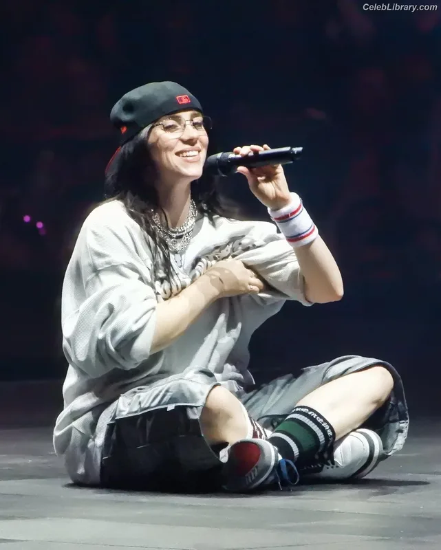 Billie Eilish photo 19 of 1846