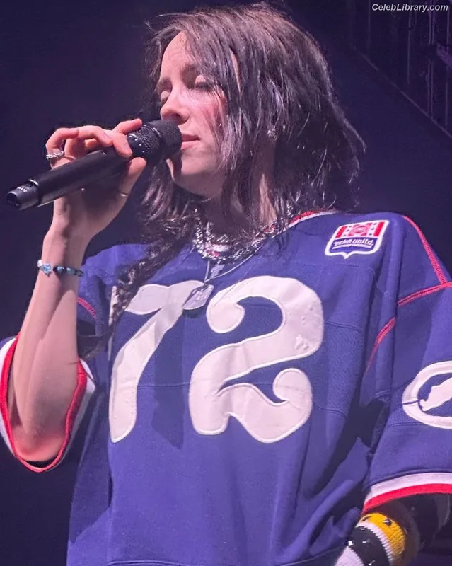 Billie Eilish photo 1 of 1846