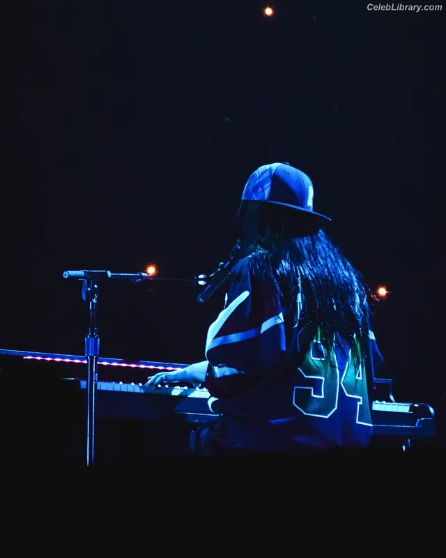 Billie Eilish photo 17 of 1846