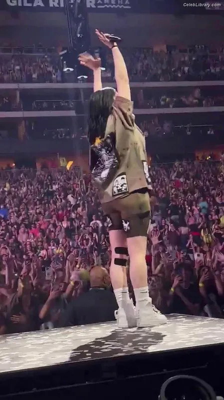Billie Eilish photo 4 of 1846