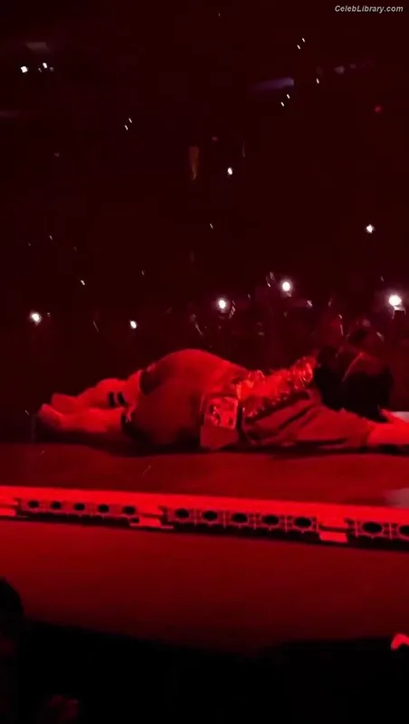 Billie Eilish photo 5 of 1846