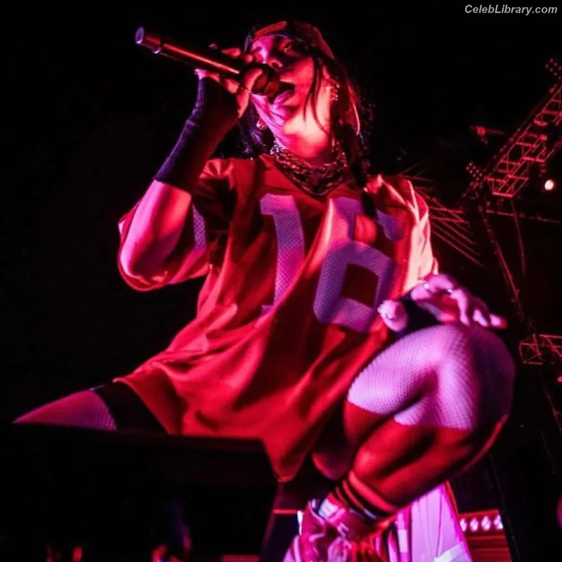 Billie Eilish photo 20 of 1846
