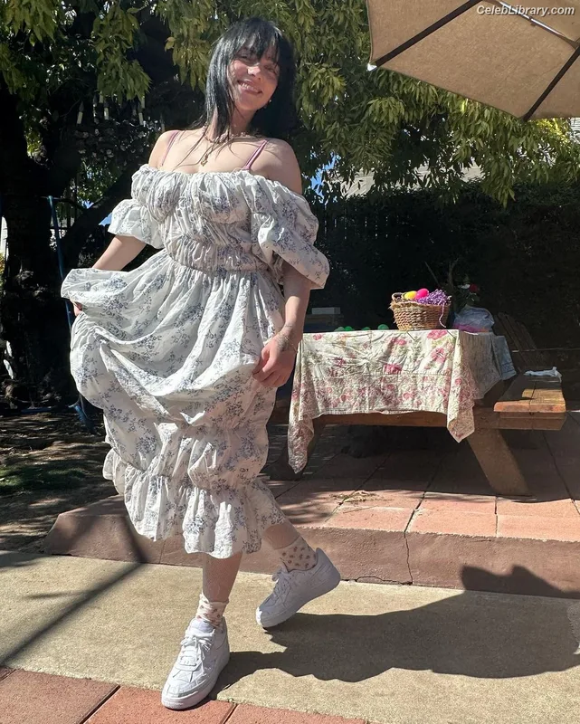 Billie Eilish photo 3 of 1846