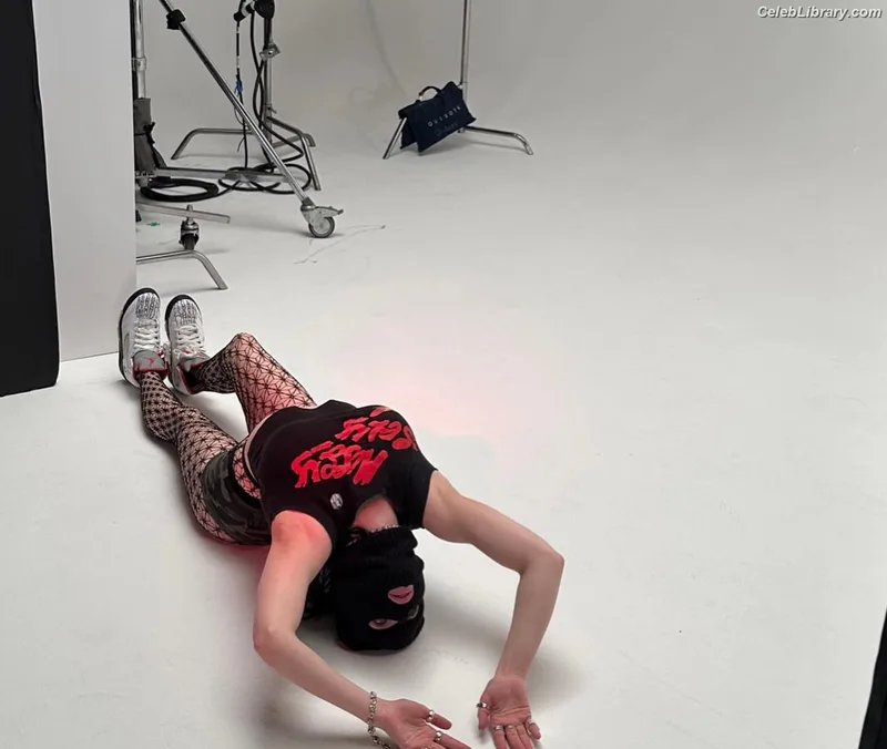 Billie Eilish photo 7 of 1846