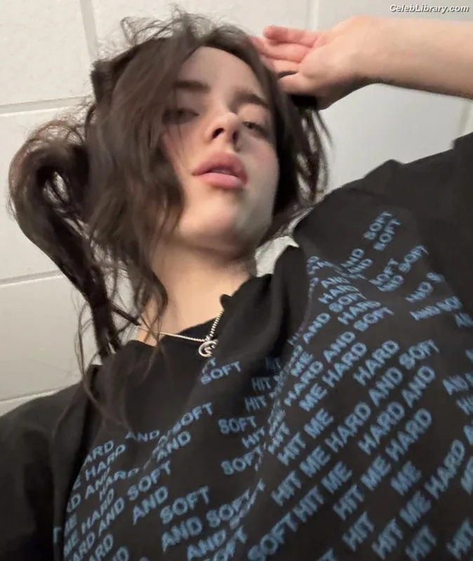 Billie Eilish photo 1 of 1846