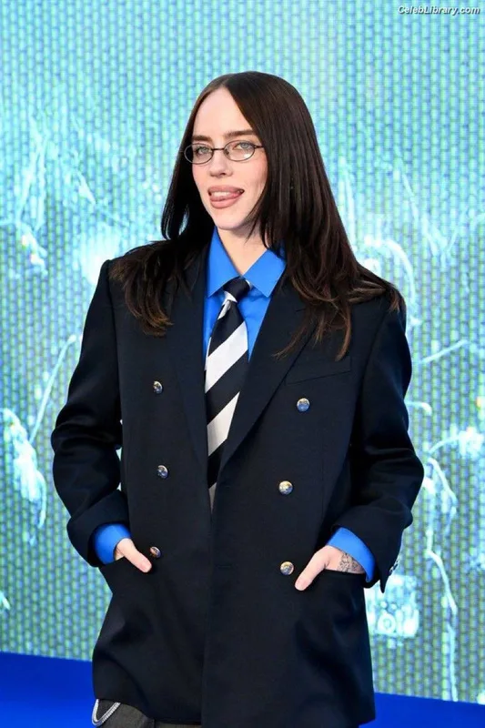 Billie Eilish photo 1 of 1846
