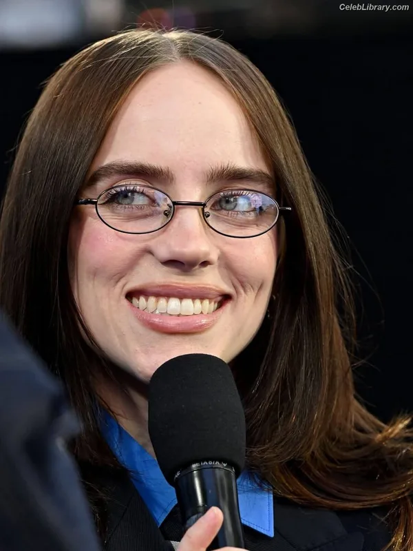Billie Eilish photo 2 of 1846