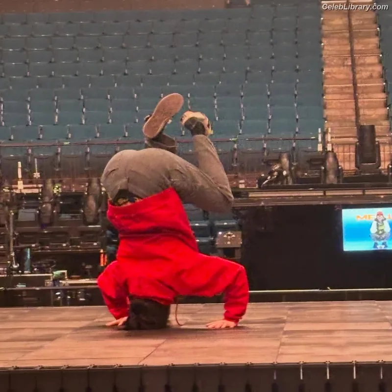 Billie Eilish photo 20 of 1846