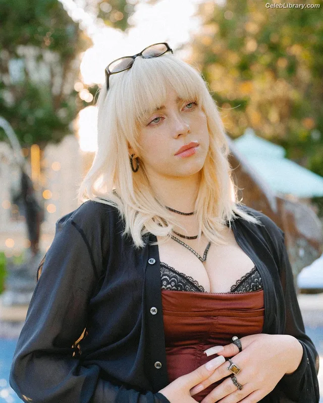 Billie Eilish photo 1 of 1846