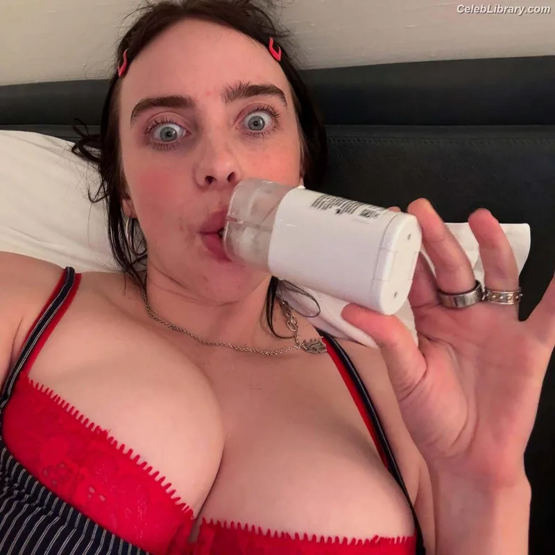 Billie Eilish photo 1 of 1846