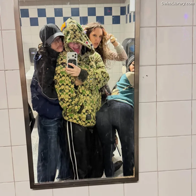 Billie Eilish photo 17 of 1846