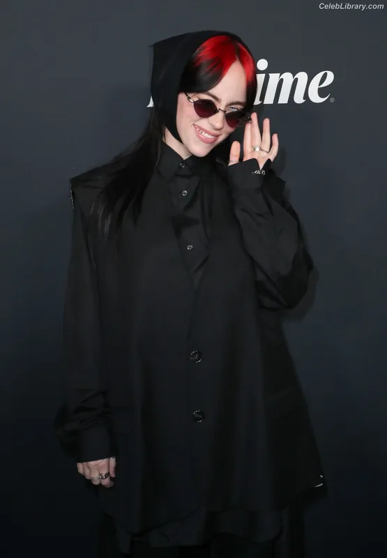 Billie Eilish photo 1 of 1846