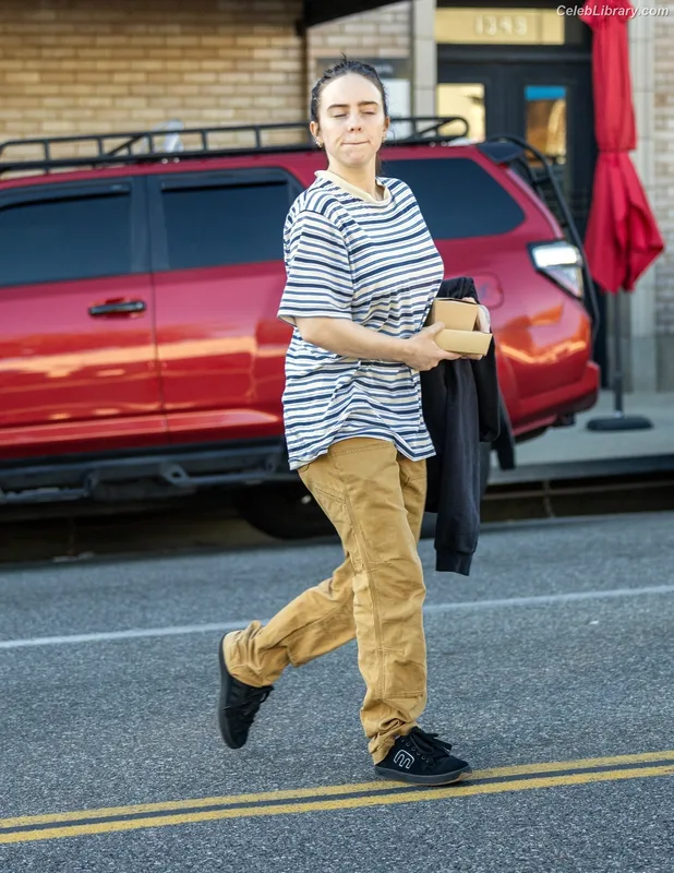 Billie Eilish photo 8 of 1846