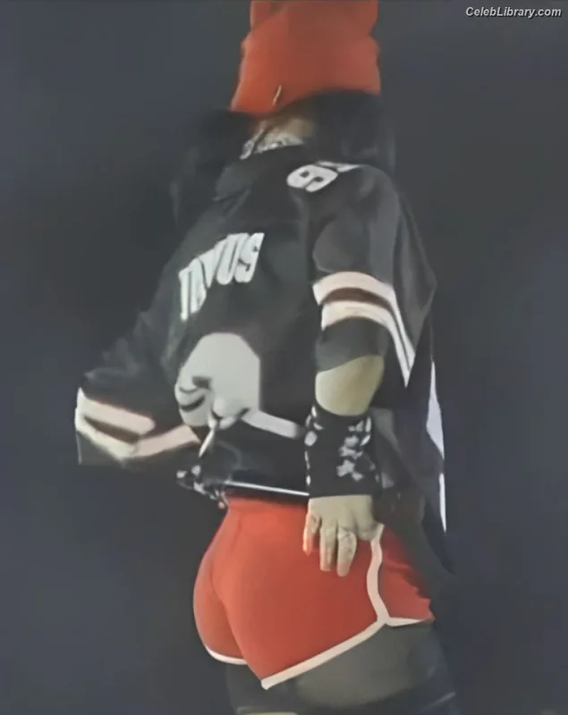 Billie Eilish photo 21 of 1846