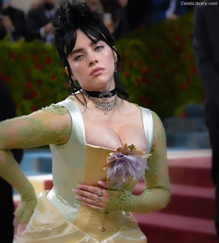 Billie Eilish photo 4 of 1846