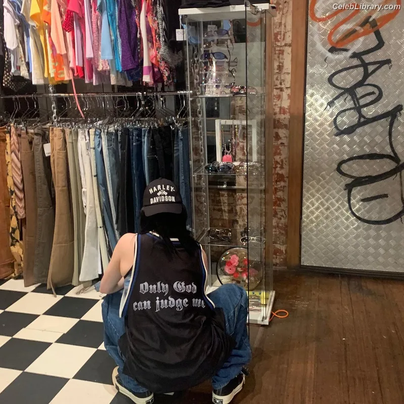 Billie Eilish photo 3 of 1846