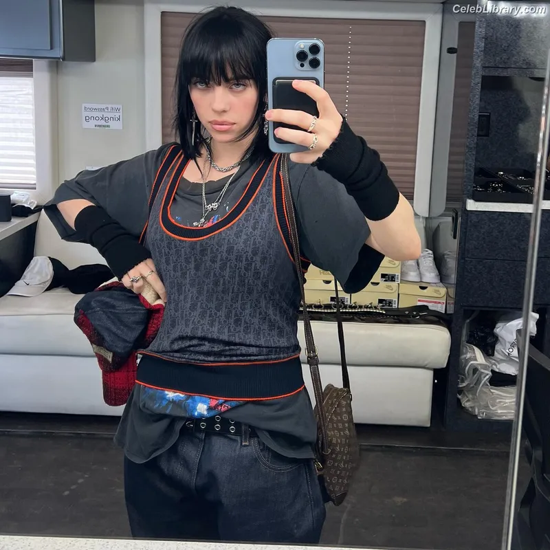 Billie Eilish photo 7 of 1846