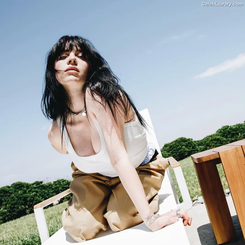 Billie Eilish photo 19 of 1846