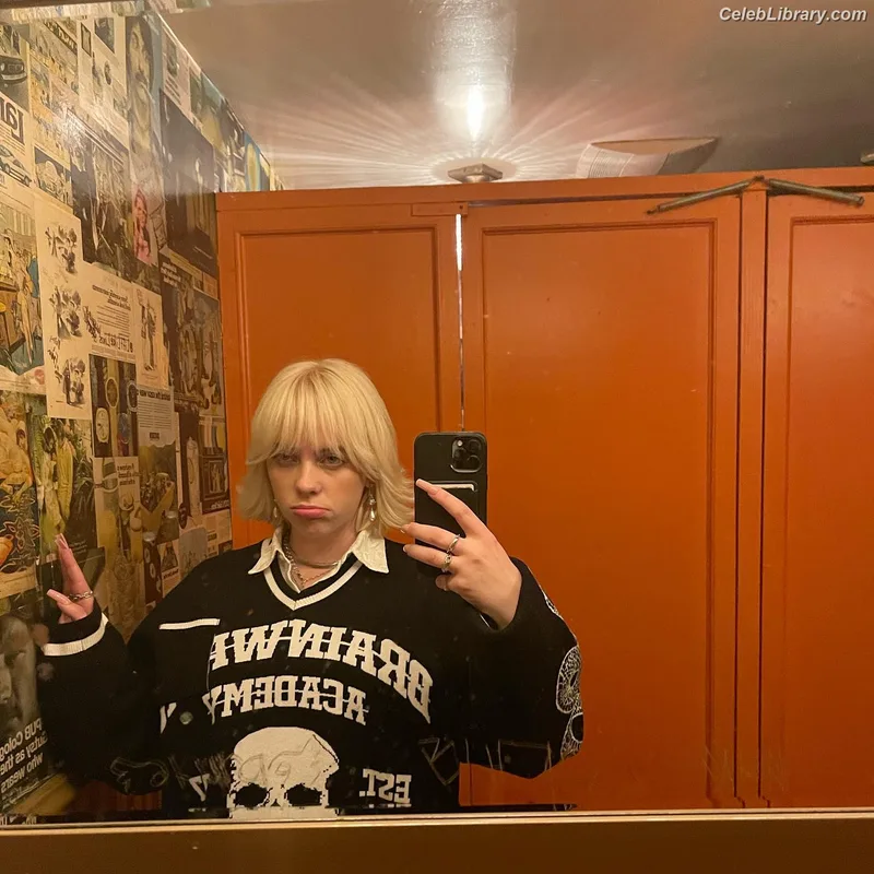 Billie Eilish photo 3 of 1846