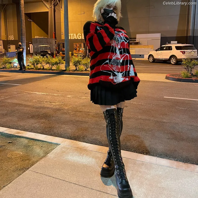 Billie Eilish photo 4 of 1846