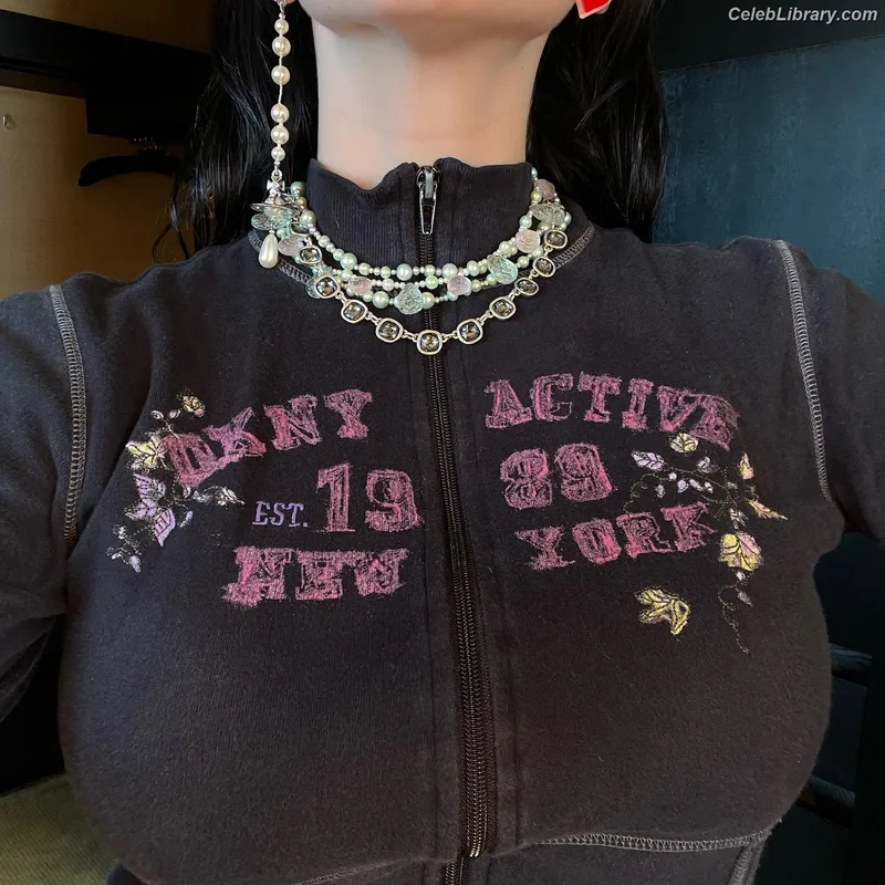 Billie Eilish photo 1 of 1846