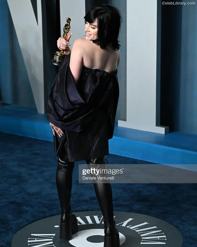 Billie Eilish photo 16 of 1846