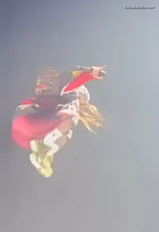Billie Eilish photo 18 of 1846